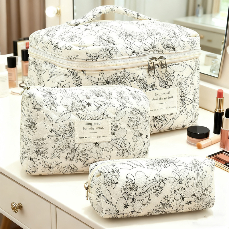 Portable Makeup Bag with Large Capacity, Floral Quilted and Padded Travel Student Bag, Portable Storage Wholesale