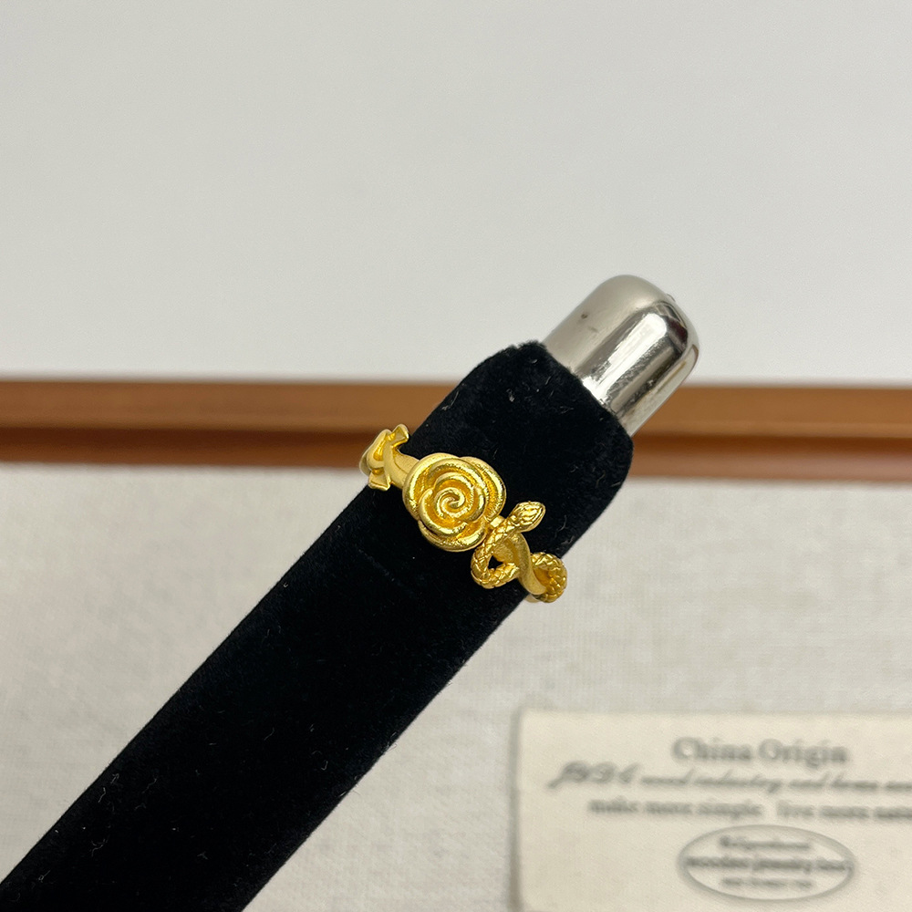 Funkelnder Ring für Damen, mit romantischem Flair gefertigt. Elegant und komfortabel, entworfen, um Ihren Charme zu unterstreichen. Ein dezentes und dennoch atemberaubendes Schmuckstück für Verabredungen._voghion.com