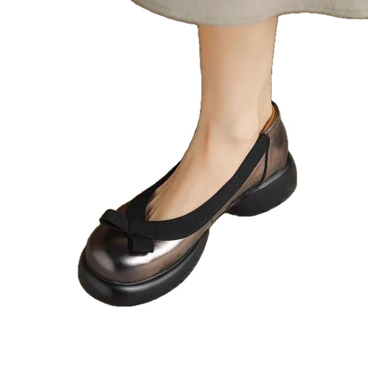 Modas redondas con suela gruesa, zapatos de mujer Marizhen, otoño 2025, nuevos zapatos de mediana edad de un solo pie, zapatos de cuero pequeños.