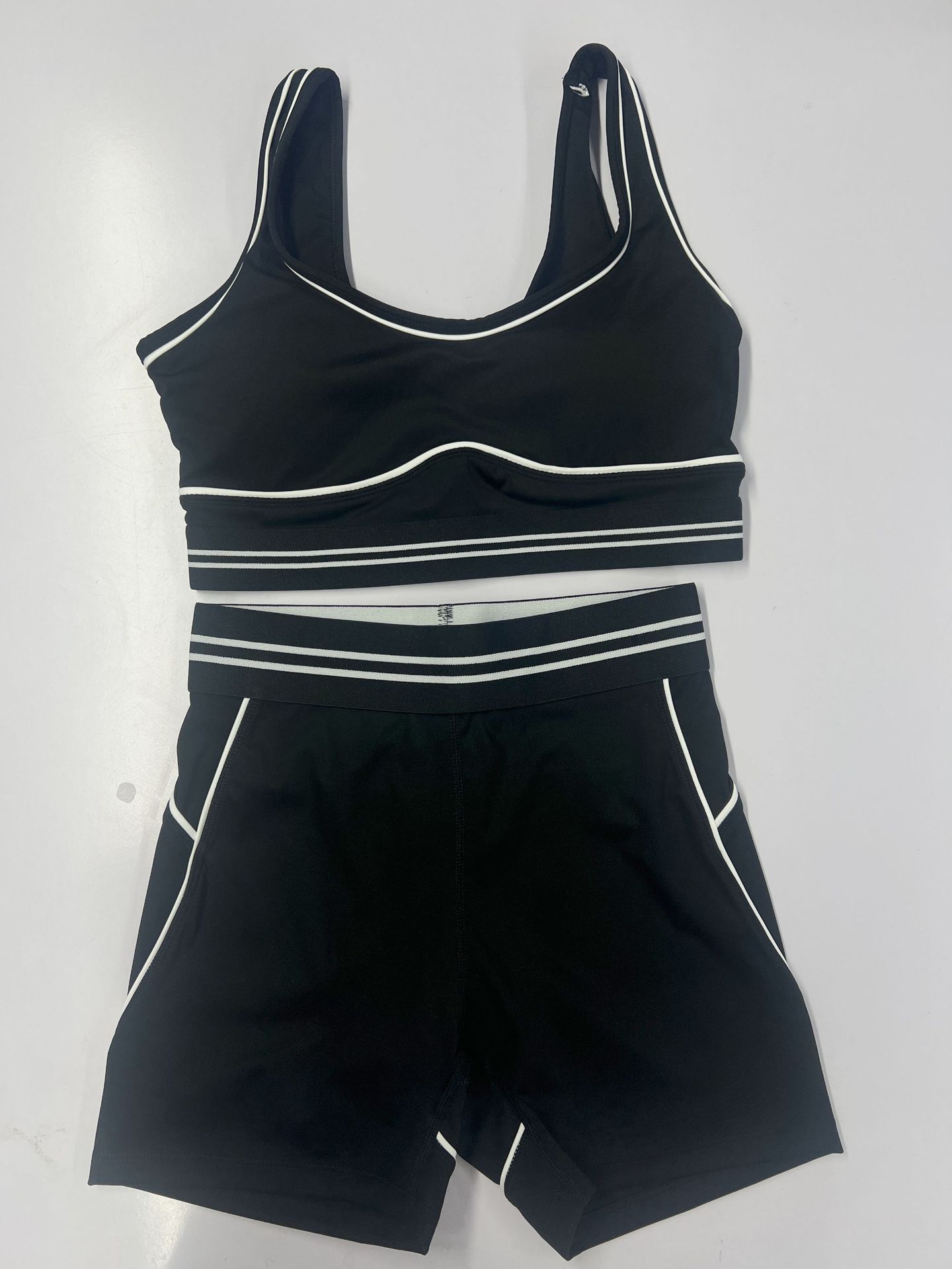 Line Blocked Nude Feel Shorts Set, U Shaped Backless Pullover, Tight Fitting, Breathable, Skin Friendly, Sports And Fitness Two Piece Set._ecoleips.com
