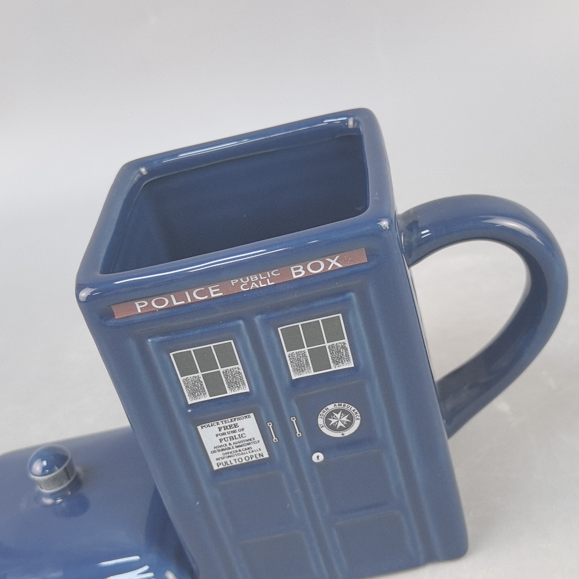 Personalizado creativo transfronterizo retro cabina de policía británica taza taza de cerámica cabina telefónica taza de cerámica con tapa marca de novedad