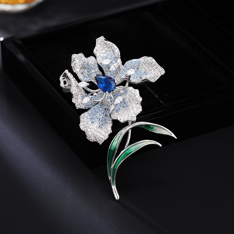 Jewelry Heavy Industry Exquisite Gradient Flower Brooch Female Style Light Luxury Corsage Sweet Fashion Suit Coat Accessories