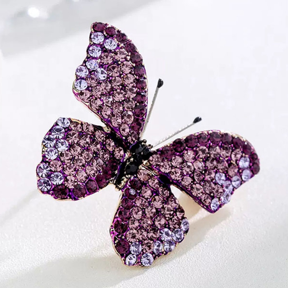 Nuevo estilo europeo y americano completo diamante mariposa broche de las mujeres de lujo elegante pin capa cardigan traje de gama alta de las mujeres moda ramillete