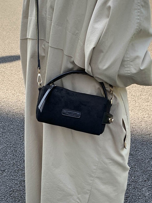 Transfronterizo de alto nivel nicho de diseño bolso de almohada portátil para mujeres 2025 nuevo retro vello retro bolso de mochila retro