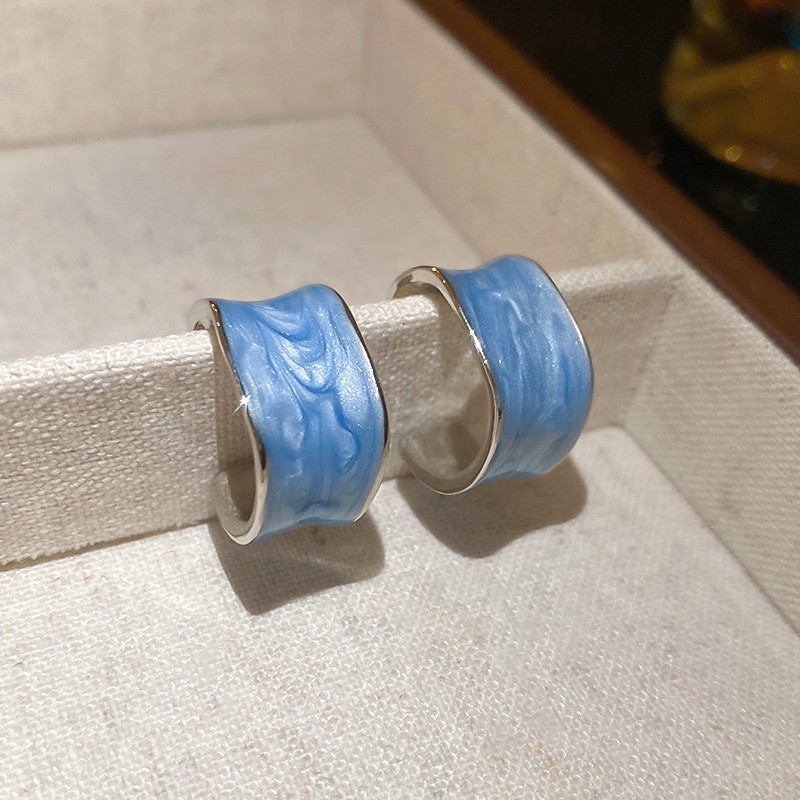 Aguja de plata, aceite de goteo azul, pendientes frescos, pendientes de temperamento de personalidad femenina, lujo ligero, sentido de alta gama, pendientes de todo fósforo de moda, mujeres