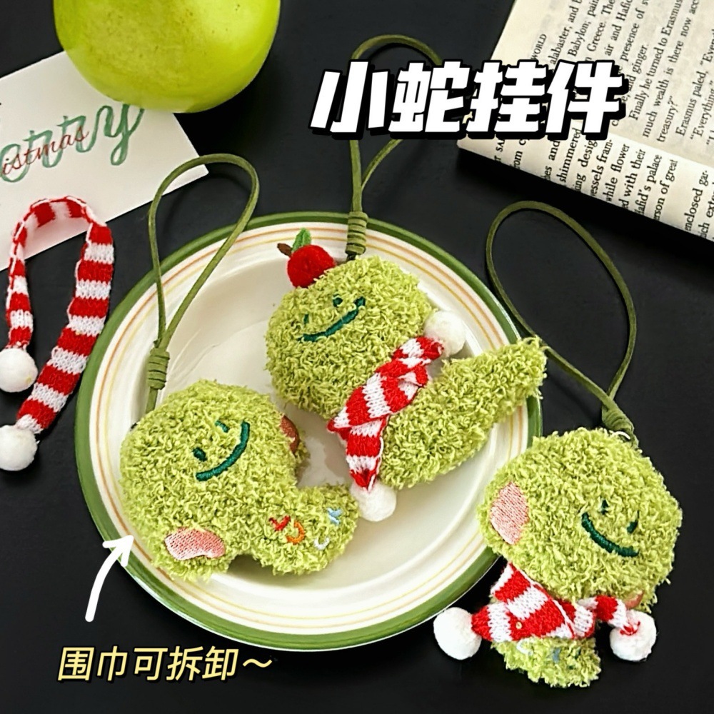 Año de la serpiente verde pequeña joyería colgante de muñeca de peluche adorable corazón de una niña serpiente universal llavero