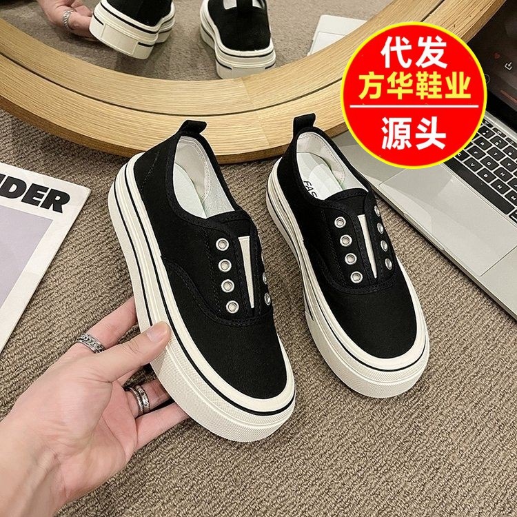 Zapatos de lona elásticos con base gruesa 2026 nuevo verano transpirable y casuales zapatos de skate blancos ligeros