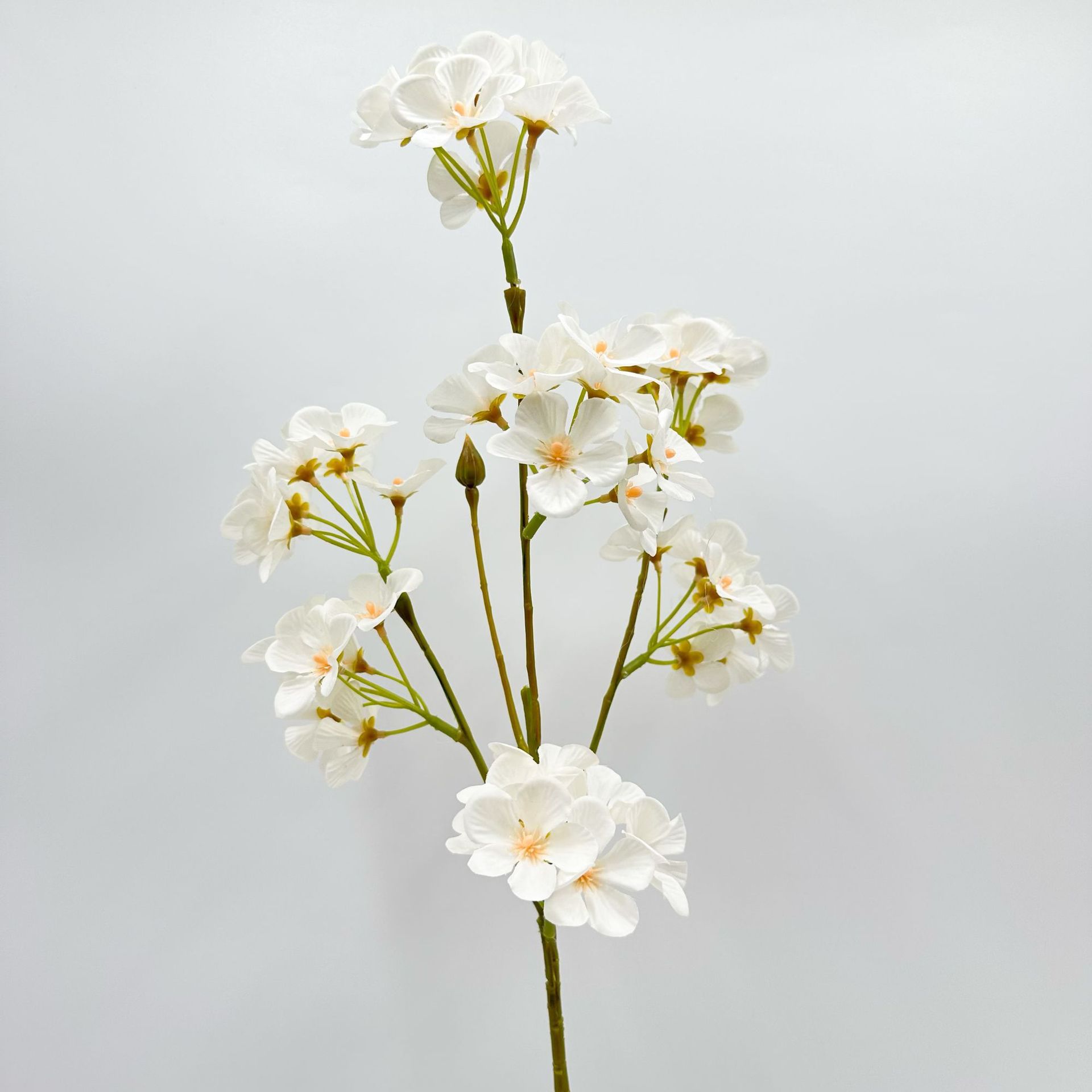 Arreglo floral de mesa con flores de seda Sakura, ramas de flores artificiales, flores artificiales de flor de durazno, decoración de escena con flores artificiales.