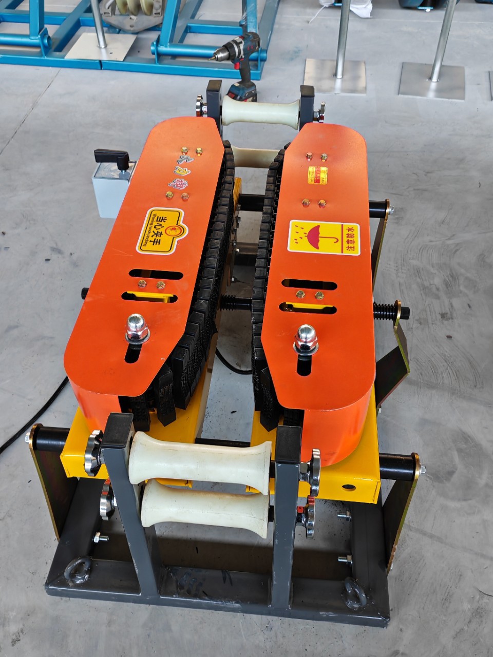 优惠电缆敷设机桥架调速汽油输送机大功率遥控电缆传送机