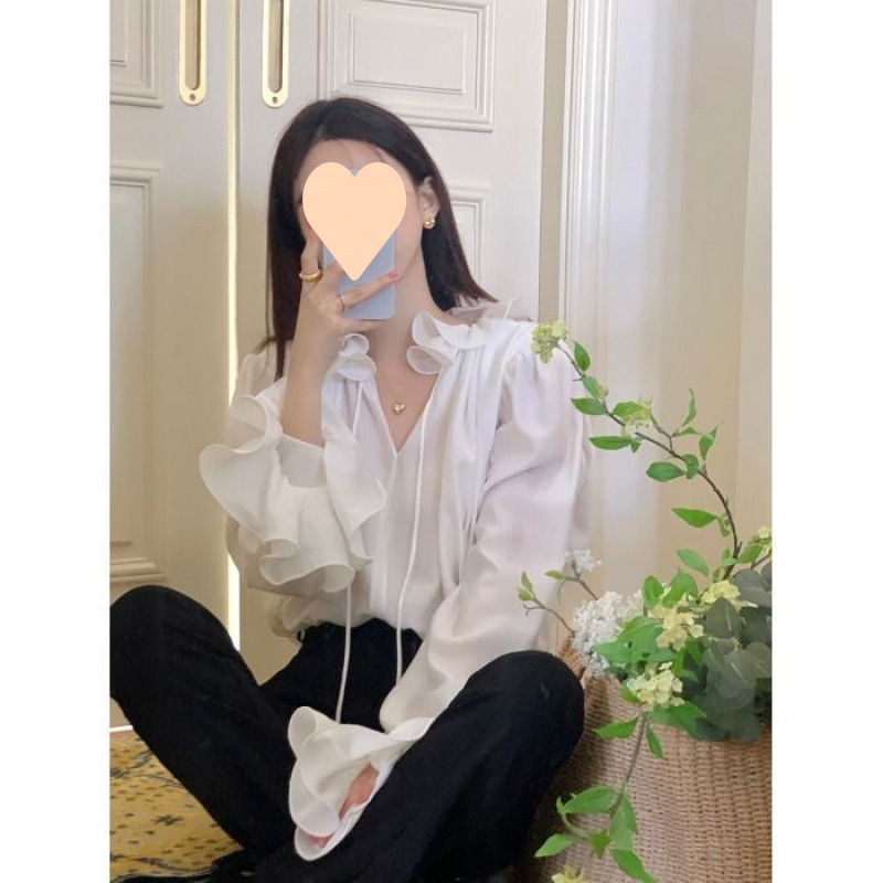 女性用白シャツ、ニッチなデザイン、初春のフレンチカラーレースアッププリーツ、ほんのり透けるベルスリーブトップス|undefined