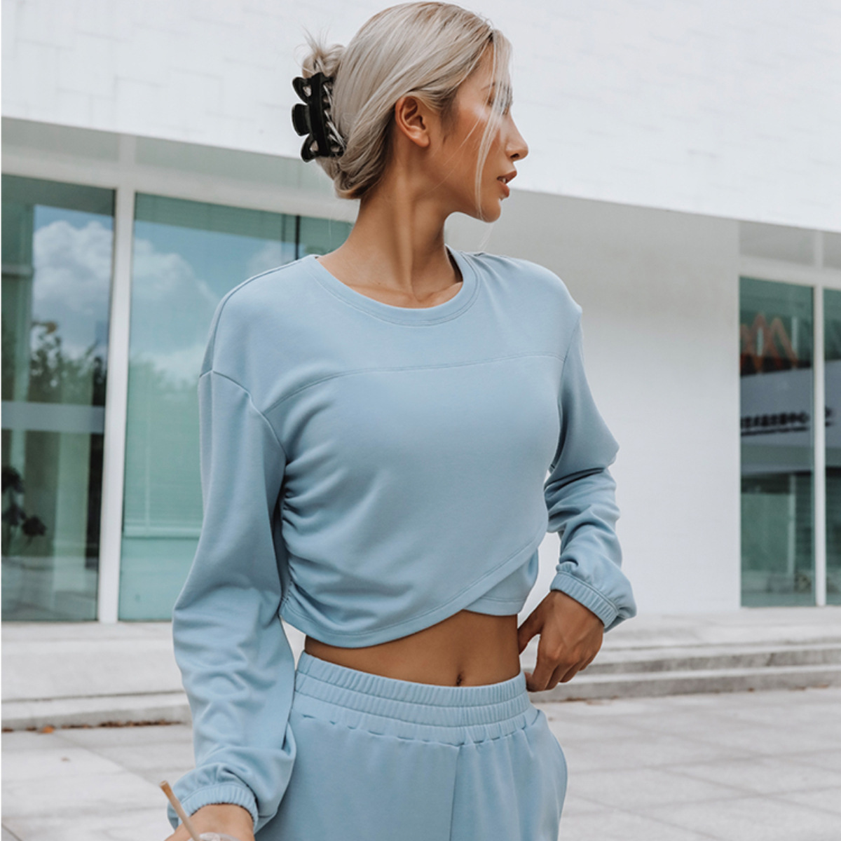 Sportigt set med sweatshirt och shorts för damer höst vinter_voghion.com