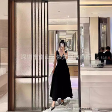 深圳南油高端女装欧美明星同款双V领气质优雅通勤收腰大摆连衣裙