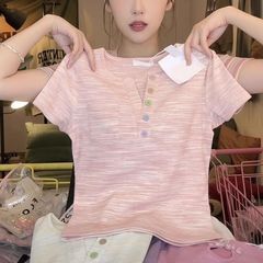 夏の韓国スタイルのドーパミンカラーボタンVネック半袖Tシャツ、優しく甘い女の子の気質、女性用の多用途なストライプトップ、トレンディです