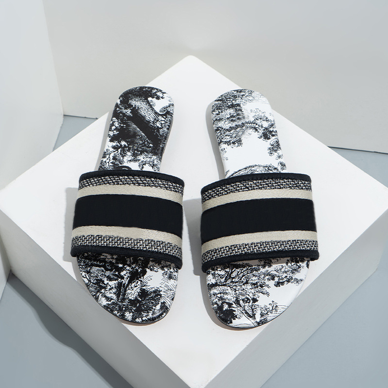 Designer's Fashionable Embroidered Flat Bottomed Women's Slippers Can Be Worn Externally, Women's Beach Sandals, Outdoor Versatile Shoes_voghion.com