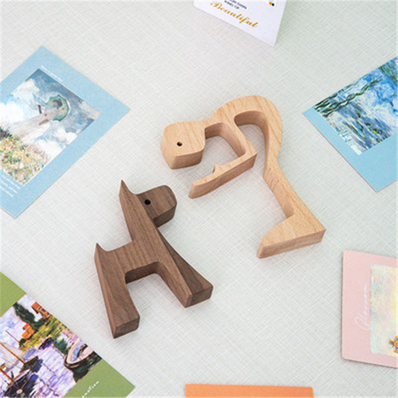 Decoración simple decoración creativa animal de madera perro y familia Estructura de escritorio hecho a mano humano y perro talla de madera adornos
