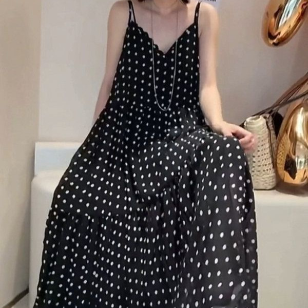 Plus-Size Women's Clothing: Stylish and Youthful Polka Dot Strap Dress That Hides the Figure and Makes You Look Slimmer Plus-Size Women's Clothing: Stylish and Youthful Polka Dot Strap Dress That Hides the Figure and Makes You Look Slimmer
