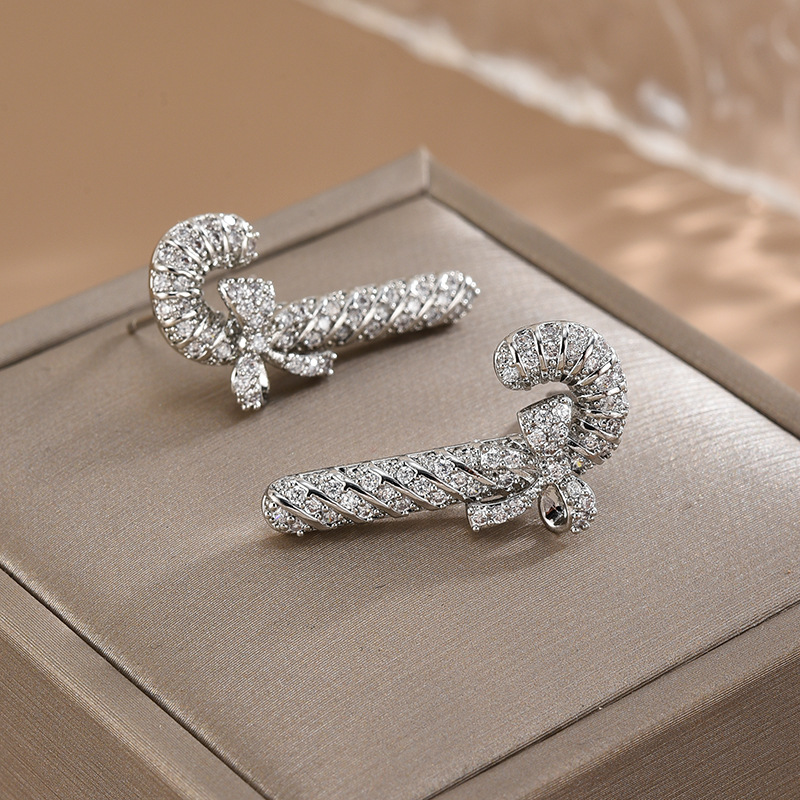 S925 Silber Nadel Japanische und Koreanische Mode Ohrringe Kupfer Micro intarsien Zirkon Fee Stick Schmetterling Knoten Ohrringe Einfache und Vielseitige Ohrringe f_voghion.com