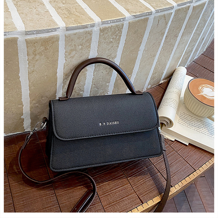 Super nicho coreano de color sólido bolso pequeño 2026 nueva moda femenina verano temperamento simple mochila de hombro