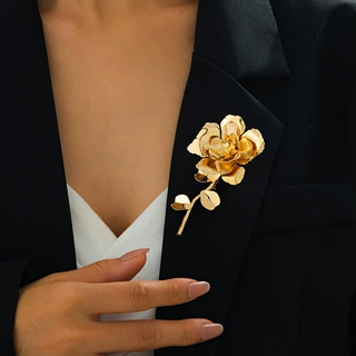 跨境热卖小众时尚潮流设计感花朵胸针适合女士宴会佩戴胸饰批发