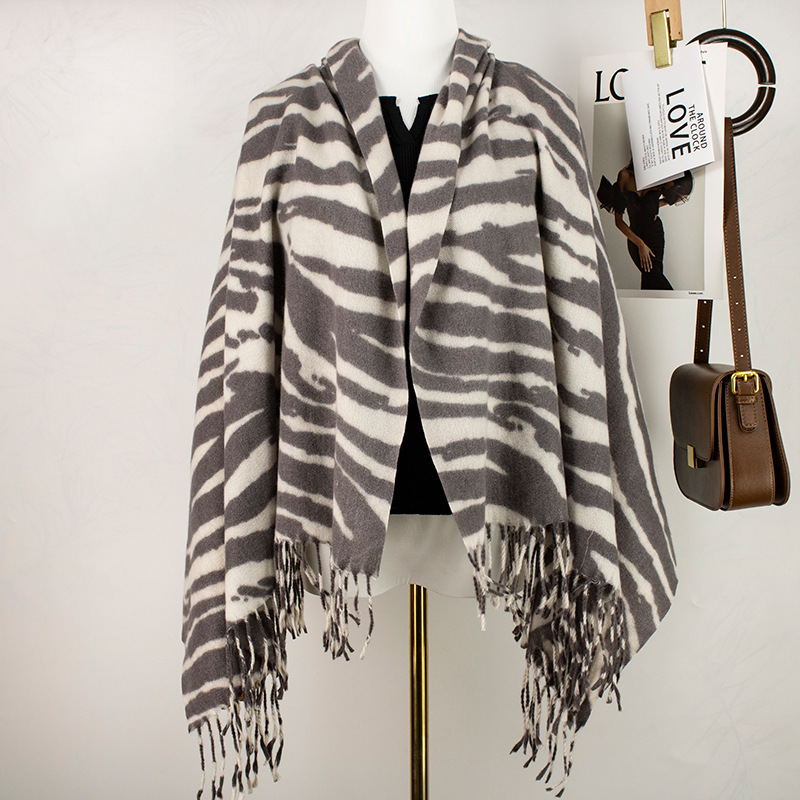 Nueva bufanda cálida engrosada con patrón de cebra de otoño e invierno