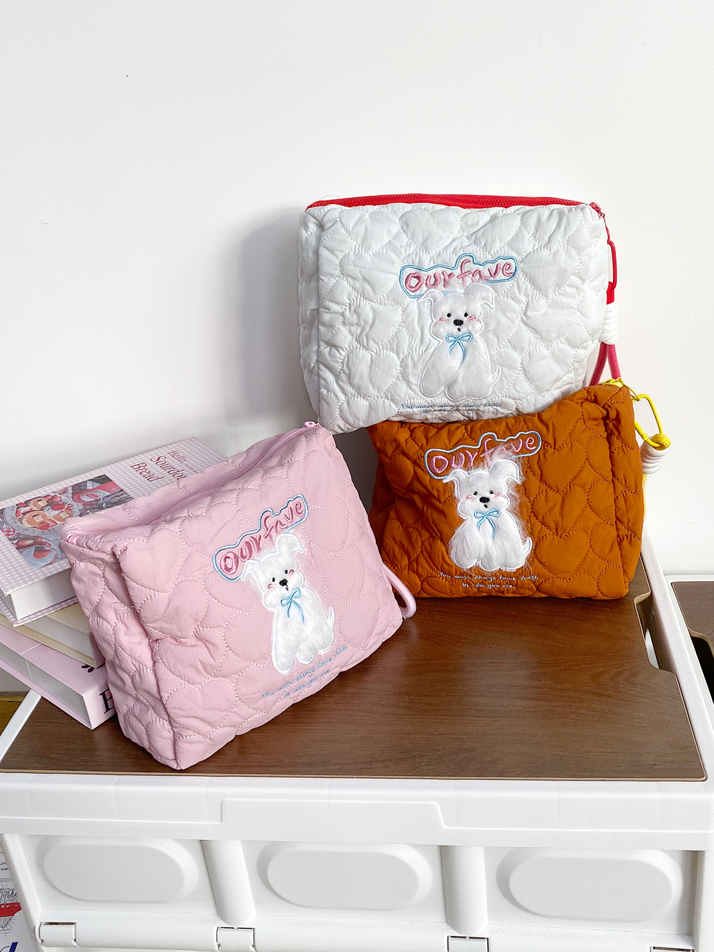 Bolsa de almacenamiento portátil de peluche para perros bordados lindos dulces amor bolsas de maquillaje de acolchetes portátiles de gran capacidad
