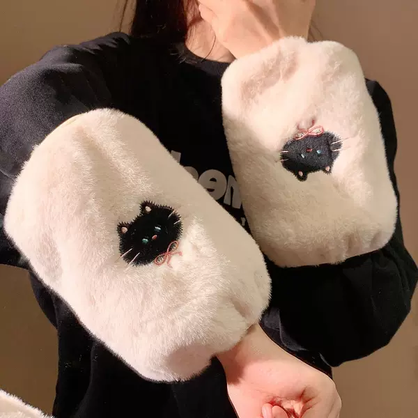 Original cute cat-themed arm warmers, plush, suitable for students and office use, durable and stain-resistant, wholesale available, autumn/winter style, plush arm warmers
