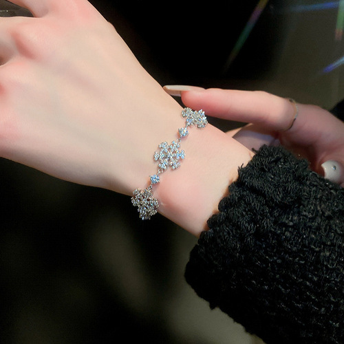 Zircon flower bracelet female internet celebrity bracelet student best friend Korean simple ins niche design personalized hand jewelry