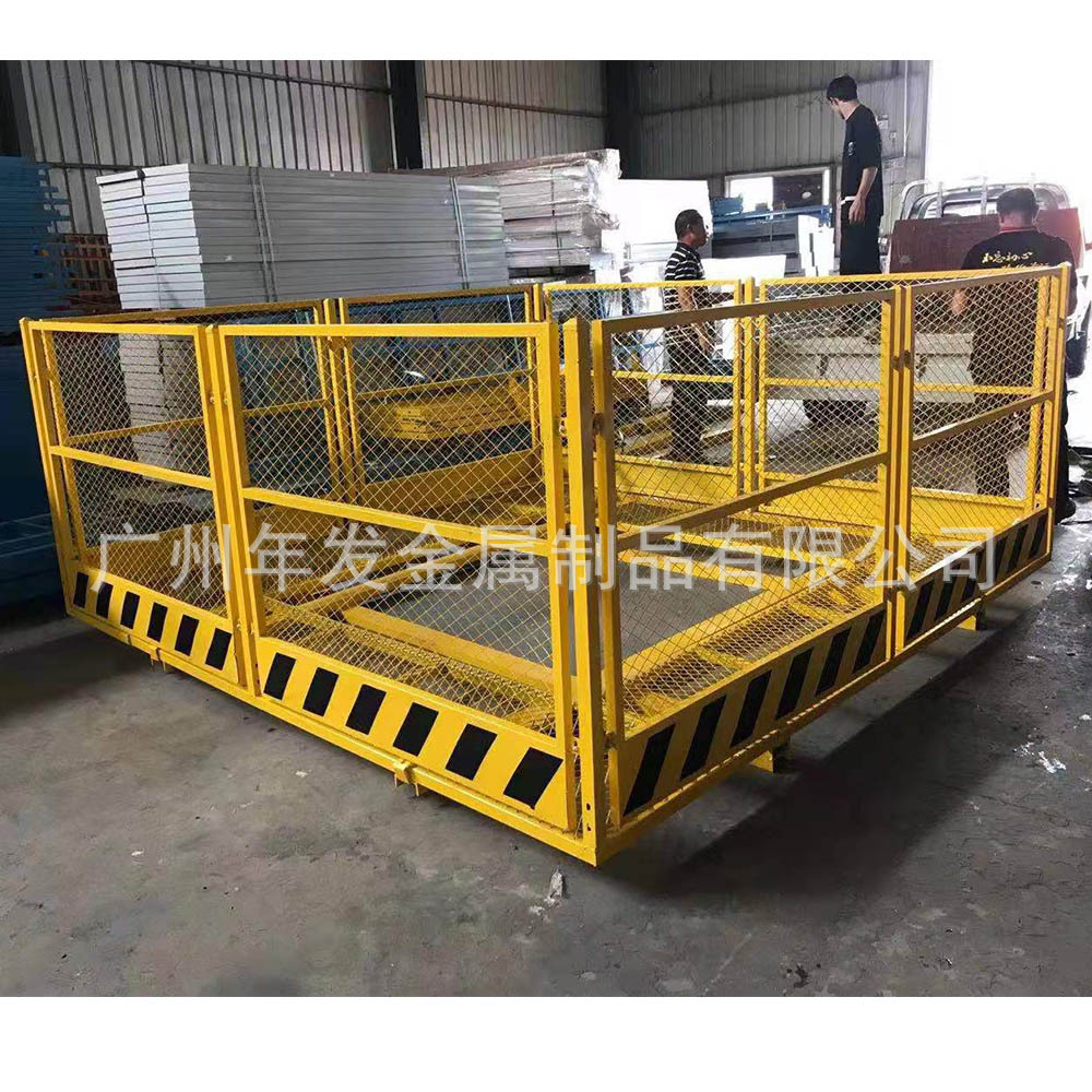 1.8*1.8m塔吊标准节塔吊防攀爬围栏 塔吊维修平台高空防坠护栏