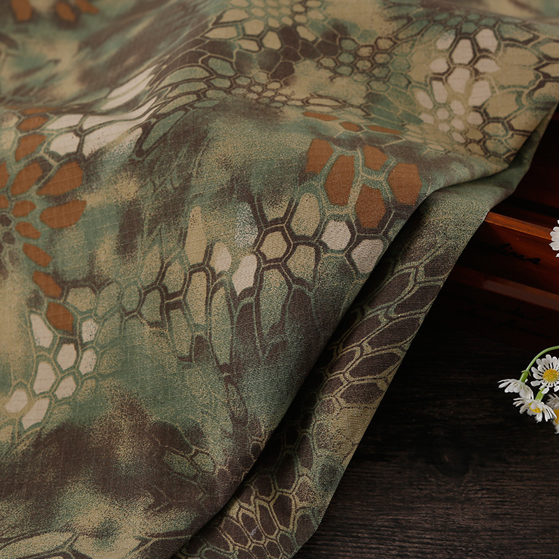 Plaid Polyester-Cotton Camouflage Fabric Manufacturer's Ready-Made Multi-Color Python Pattern Quality Military Fan Clothing Crafts Fabric