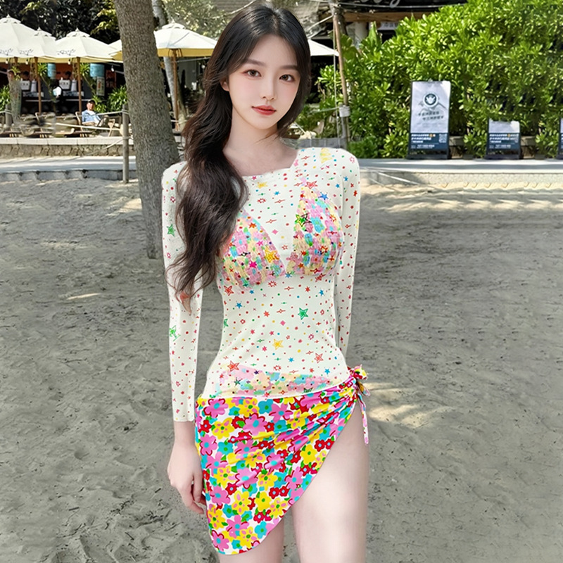 Traje de baño de verano bikini de tres piezas dividido floral para mujer, blusa de manga larga, protector solar, traje de baño de vacaciones de playa de viento puro