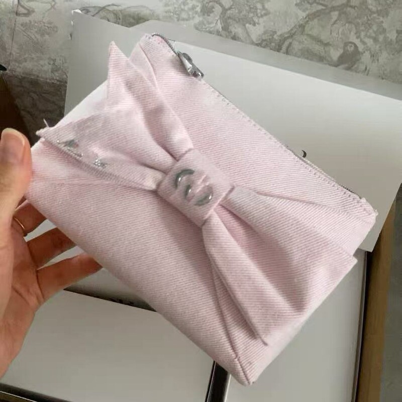 2026 new model bow pink makeup bag, full of girlish charm, cosmetic storage bag, super popular on Instagram, comes with a box