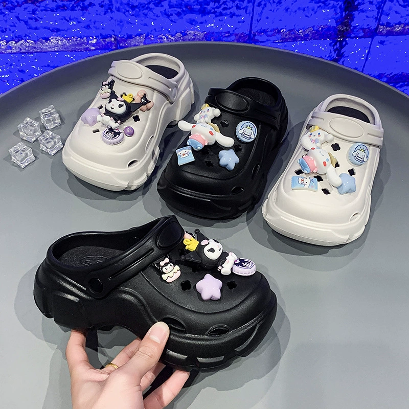 Новые стильные тапочки для родителей и детей для мальчиков и девочек, милые мультяшные сабо Kuromi из ЭВА, нескользящие сандалии с мягкой подошвой и носком.