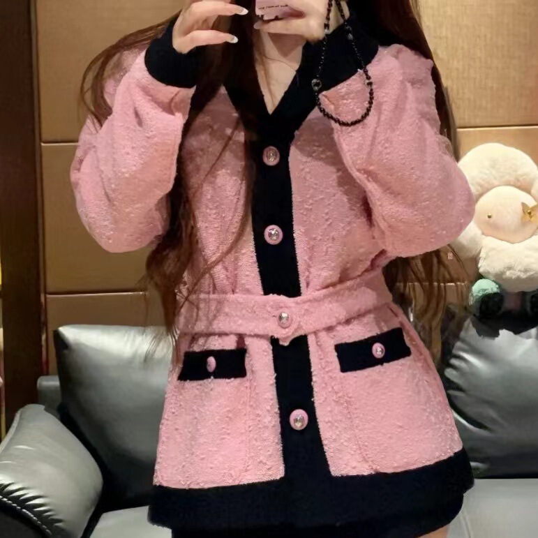 Special Offer: Chanel-Inspired Winter New Color-Block V-Neck Waist-Cinching Knitted Cardigan for Women, Chanel-Style Vintage Top Jacket Special Offer: Chanel-Inspired Winter New Color-Block V-Neck Waist-Cinching Knitted Cardigan for Women, Chanel-Style Vintage Top Jacket
