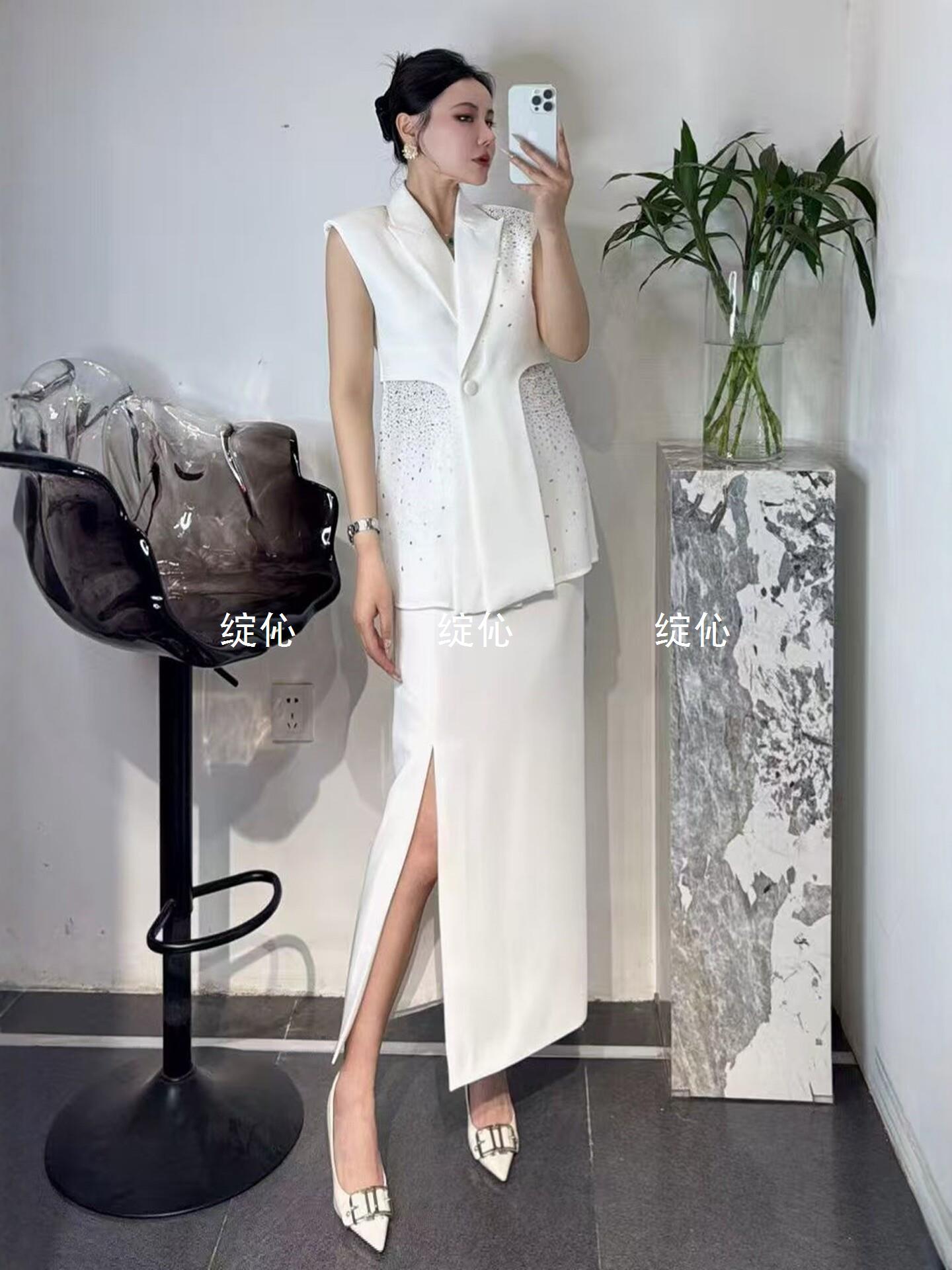 Summer outfit: a stylish and elegant set with a rhinestone-embellished vest with a suit collar and a slimming white skirt with a slit design