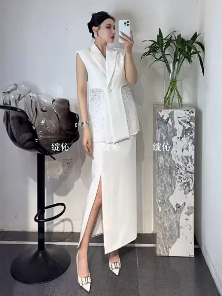 Summer outfit: a stylish and elegant set with a rhinestone-embellished vest with a suit collar and a slimming white skirt with a slit design