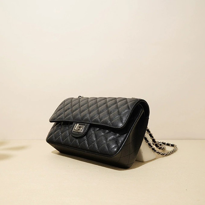 Leren tas met ruitpatroon, kettingdetails, teenbescherming, rundleerpatroon, okselstuk, enkele schouderband, crossbodytas voor dames_voghion.com