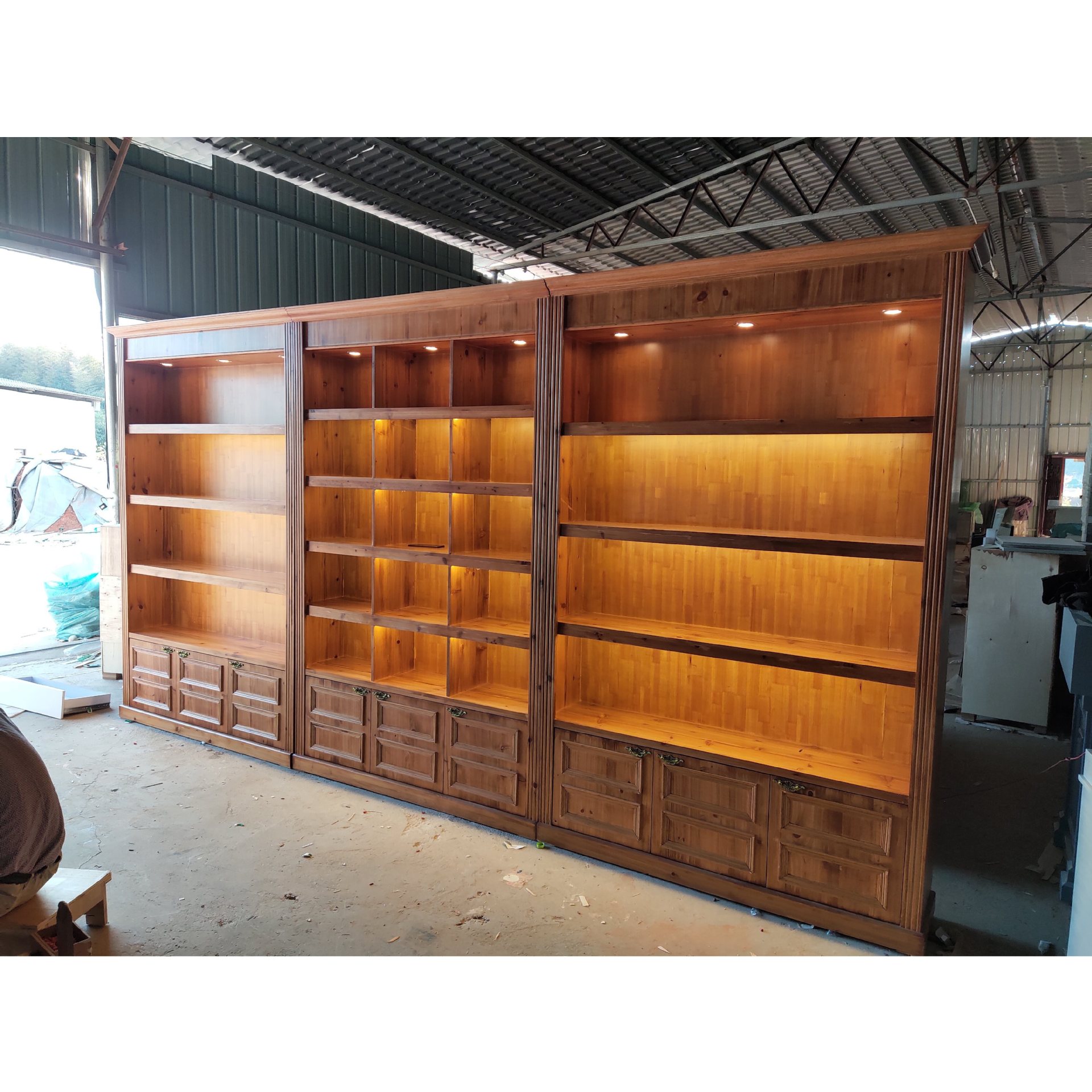 Solid Wood Retro Car Audio Animation Toys Pet Shop Shoes Bags Red Wine Tobacco Tea Product Display Cabinet