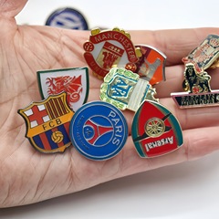 ミラノパリ皇馬曼城リヴァプール金属サッカーブローチ金属バッジ記念品プレゼント