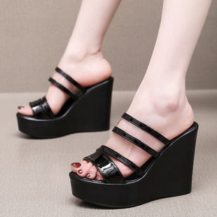 ��Ƥ�¸����߸���ˮ̨�ɸ����~���Ьҹ���Ը�͸�����r����ЬŮ