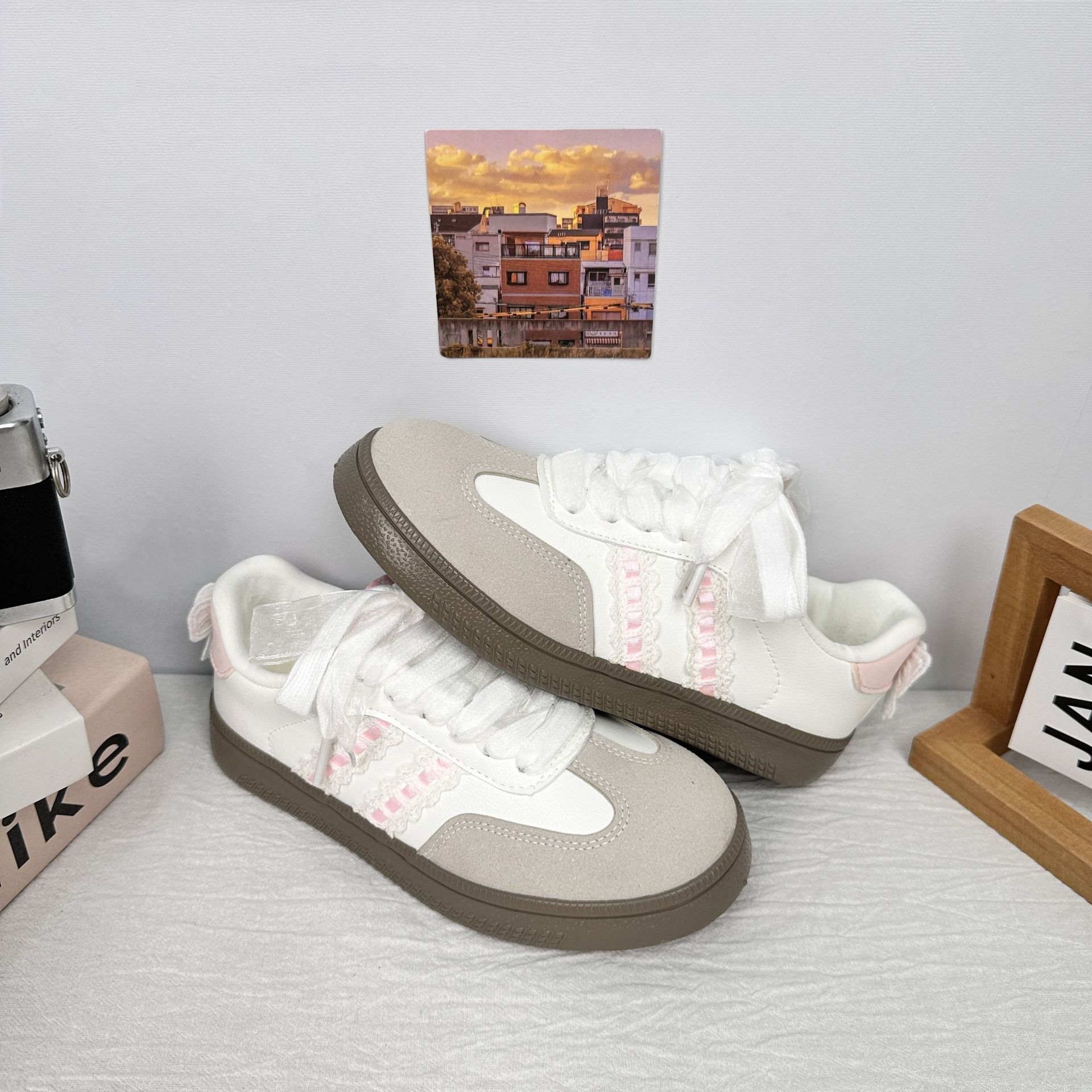 Zapatos de entrenamiento alemanes de suela gruesa de onda lejana para mujer 2025 primavera nuevo clásico retro Forrest Gump zapatillas de costura de encaje