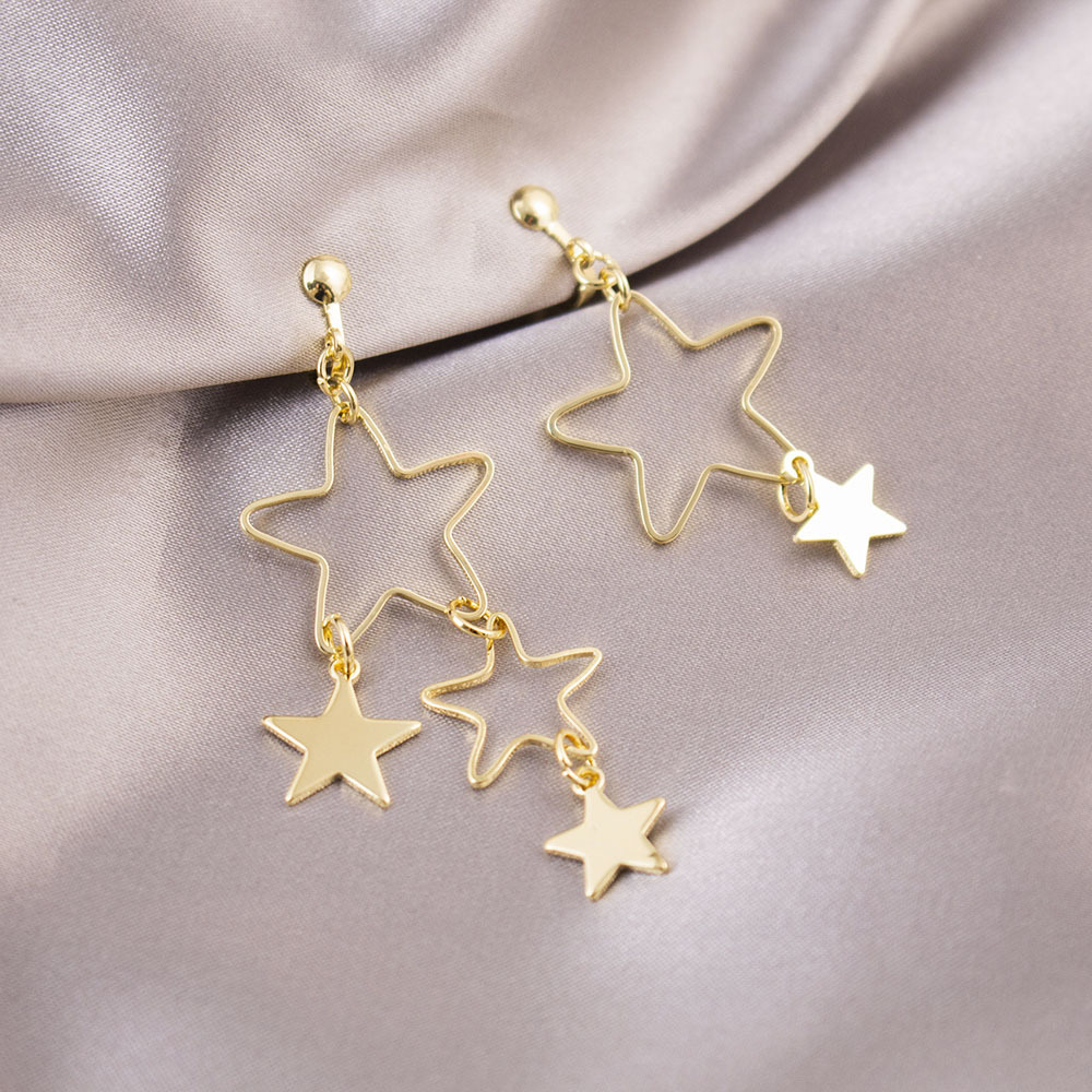 Pequeño incienso, clip de oreja de estrella de cinco puntas hueca, sin orejas, lujo ligero, pendientes de moda de alta gama, estrellas, joyería de temperamento simple