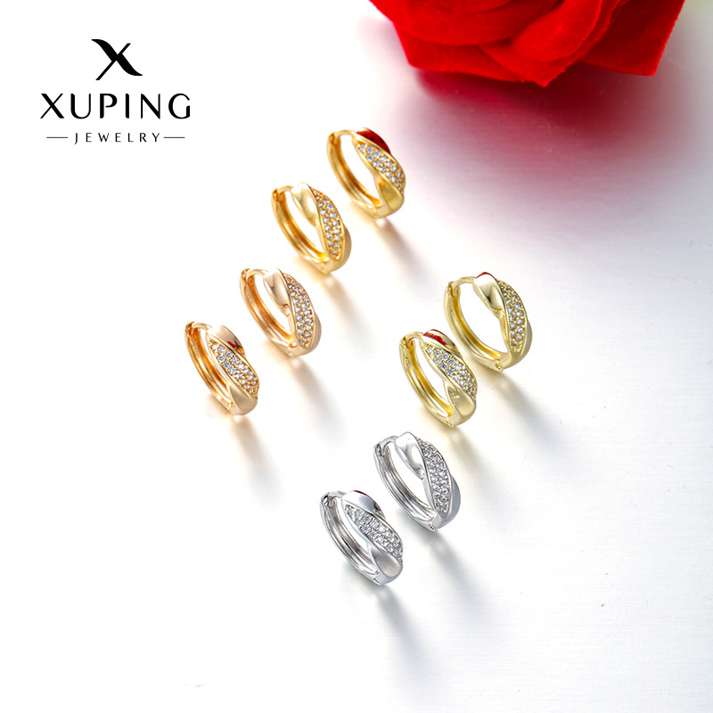 Xuping Europa y los Estados Unidos transfronterizos aretes de aleación de cobre nicho de diseño de gemas artificiales pernos de orejas temperamento simple orejas al por mayor mujeres