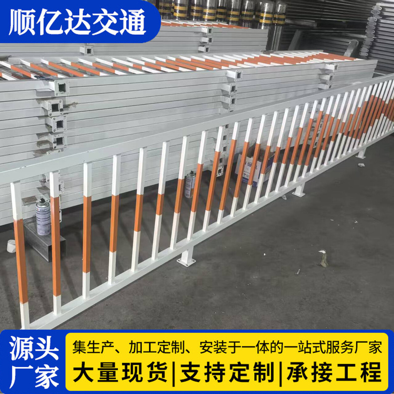 Road Guardrails, City Highway Isolation Barriers, Road Traffic Galvanized Fences, Municipal Sidewalk Railings, Anti-Collision Barriers