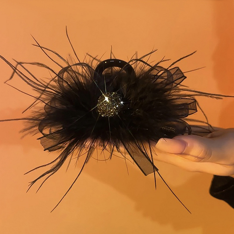 Plumas negras coreanas abrazadera de cabello de avestruz otoño femenino 2024 nuevo clip de cabello de alta calidad clip de cabello de tiburón grande clip de cabello