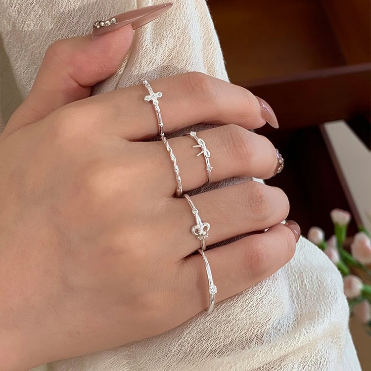Minimalist Iris Flower Ring In 925 Sterling Silver For Women_voghion.com