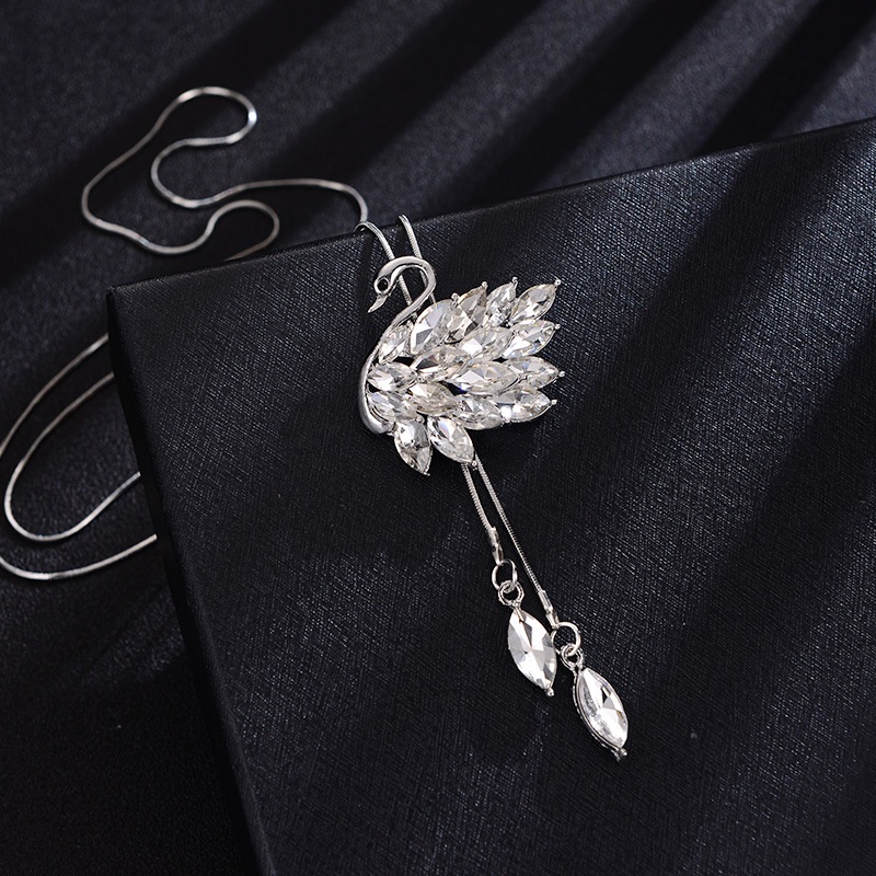 TikTok del mismo estilo Accesorios de cadena de suéter largo Otoño e Invierno de gama alta cadena de suéter de cisne de cristal versátil femenino de alto grado image 4