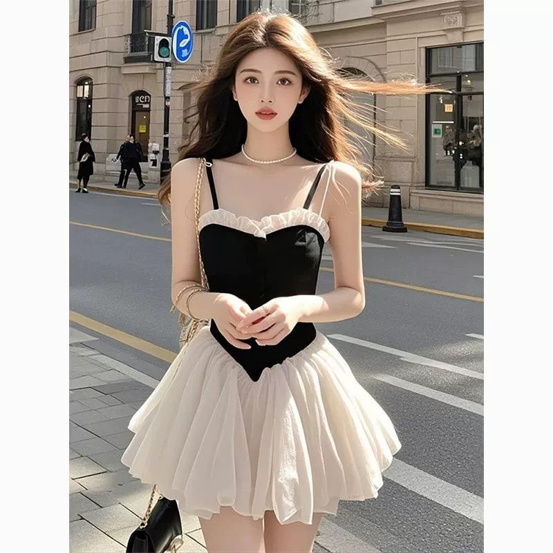 Французская юбка из сетки контрастного цвета, весна-лето 2025, новая нишевая модель, элегантное платье с завышенной талией, доступная роскошь.