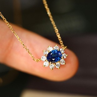 Fubei Diamond Jewelry 18K Gold Inlaid with Natural Sapphire Clavicle Chain Gold Weight 1.82 Grams Main Stone 0.5 Carat Diamond
