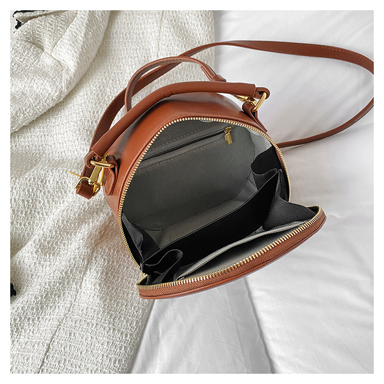 2023 Autumn New Live Broadcast Good Large Capacity Women's Single Shoulder Crossbody Bag Letter Retro Wide Shoulder Strap Bag for Women_voghion.com