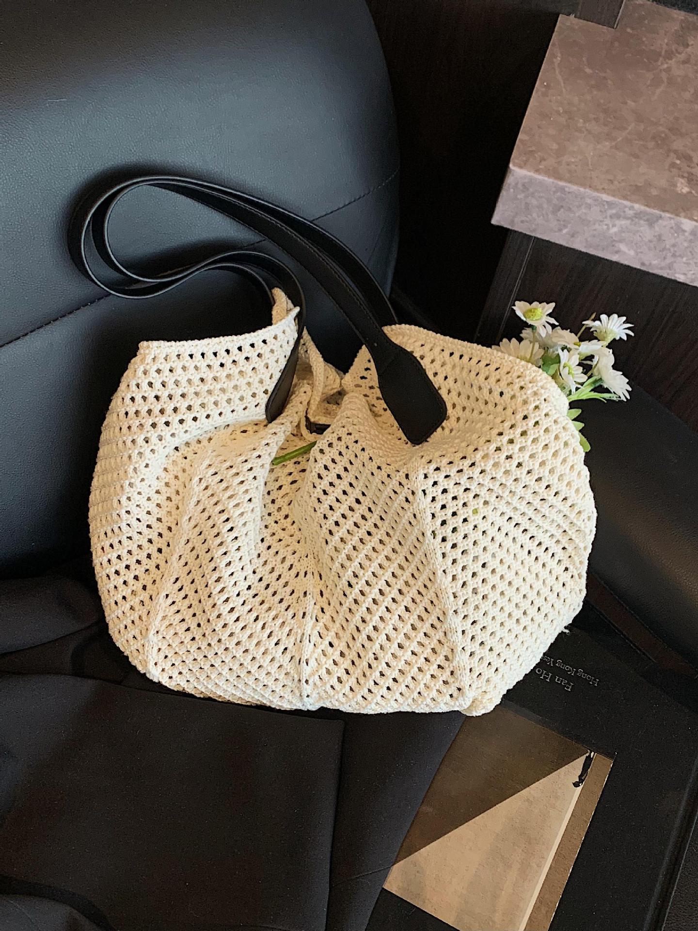 Bolso Tote de gran capacidad hueco tejido femenino 2025 nuevo bolso de playa de vacaciones junto al mar bolso tejido de paja de alta gama coreano